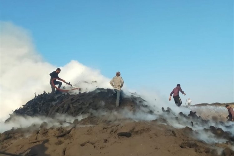Mersin'de mangal k&ouml;m&uuml;r&uuml; &uuml;retilen tesiste &ccedil;ıkan yangın kontrol altına alındı