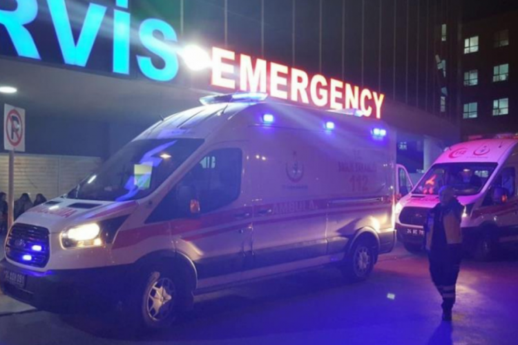 Erzincan'da yurtta zehirlenen 20 &ouml;ğrenci hastaneye kaldırıldı