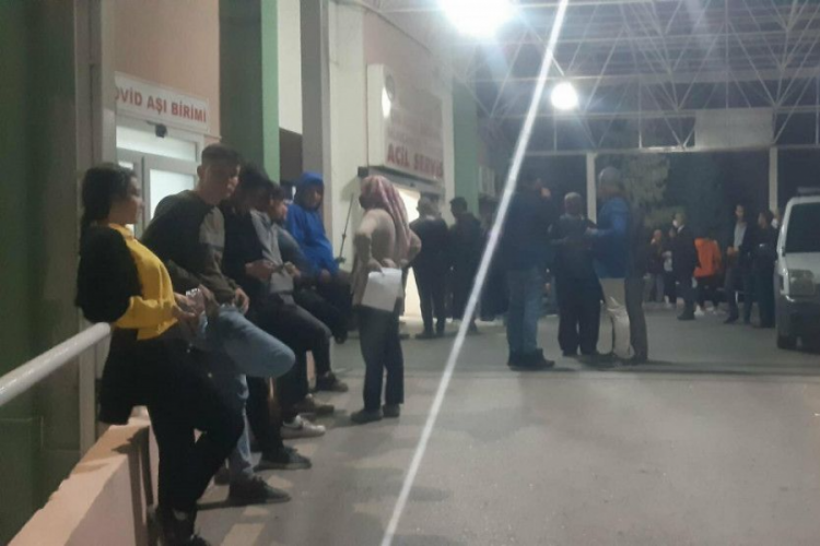 Aydın'da 63 &ouml;ğrenci zehirlenme ş&uuml;phesiyle hastaneye kaldırıldı