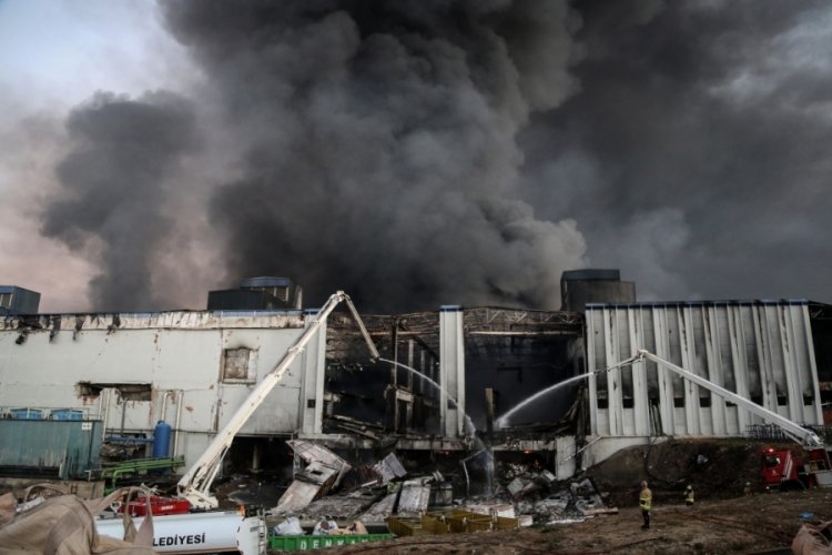 Bursa'daki fabrika yangını kontrol altına alındı - Bursa Haberleri ...