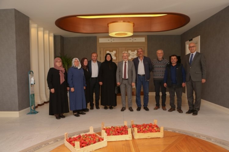 Bursalı &ccedil;ilek &uuml;reticisi kadınlara Başkan Erdem'den tam destek