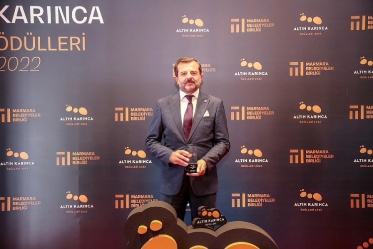 Bursa G&uuml;rsu Belediyesi'ne Altın Karınca &ouml;d&uuml;l&uuml;