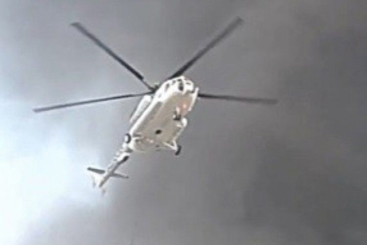 Yangın s&ouml;nd&uuml;rme helikopterleri Bursa'daki fabrika yangınına sorti yapıyor