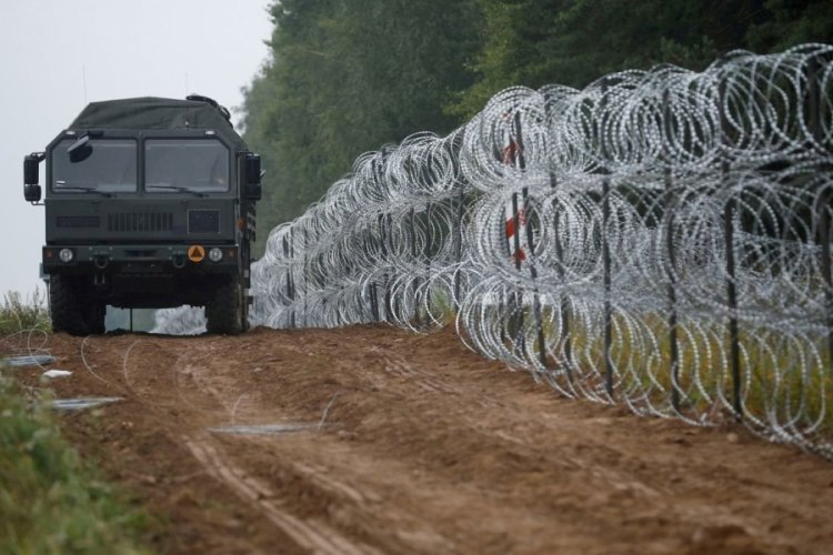 Polonya, Kaliningrad sınırına jiletli tel &ccedil;ekmeye başladı