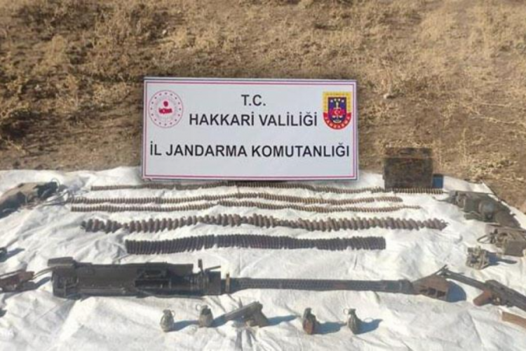 Hakkari'de ter&ouml;ristlere ait silah ve m&uuml;himmat ele ge&ccedil;irildi
