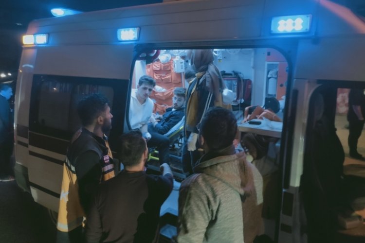 Karab&uuml;k'te bı&ccedil;aklı kavga! 3 kişi yaralandı