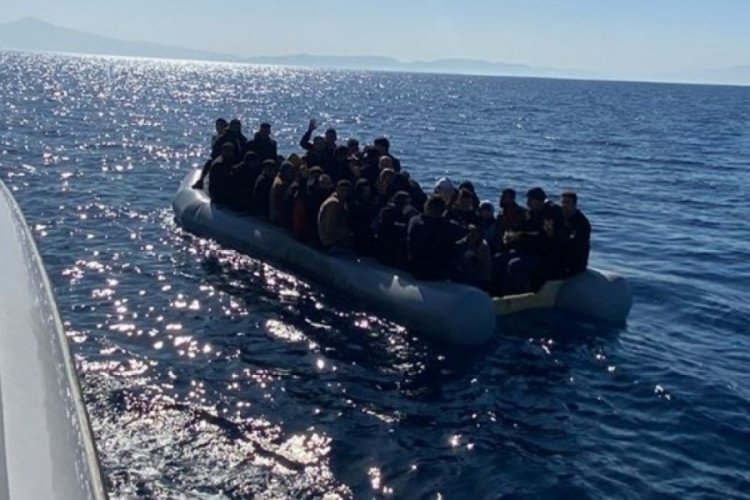 Yunanistan a&ccedil;ıklarında g&ouml;&ccedil;men teknesi battı! 13'&uuml; &ccedil;ocuk 20 kişi hayatını kaybetti