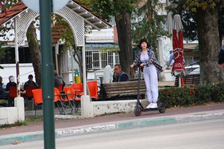 Scooter'larda 'fosforlu yelek' şartı Bursa'da uygulanıyor mu?