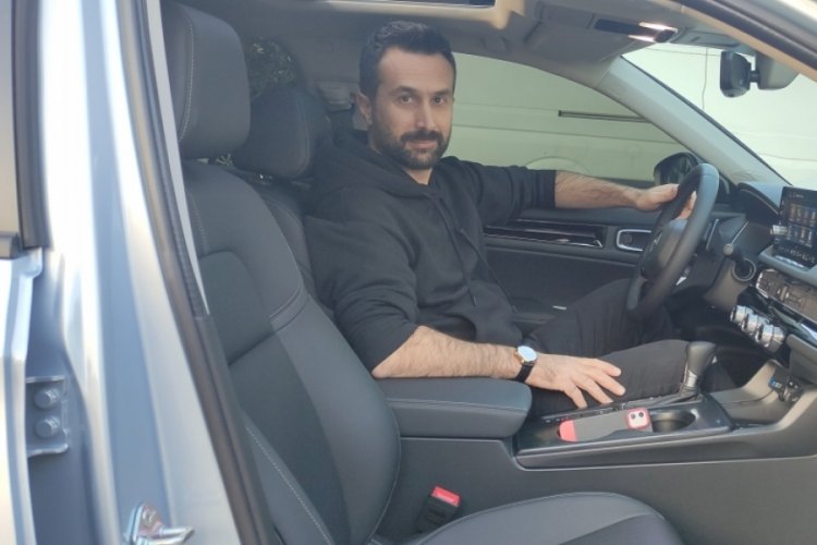 Bursa'da sigorta şirketinin mağdur ettiği şahsa sıfır otomobil verildi