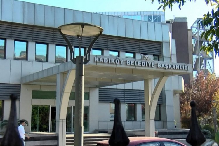 Kadık&ouml;y Belediyesi Başkanı Odabaşı'nın makam odasına haciz geldi!