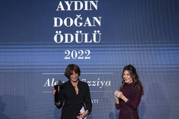 26. Aydın Doğan &Ouml;d&uuml;l&uuml;'n&uuml;n sahibi Alev Eb&uuml;zziya oldu