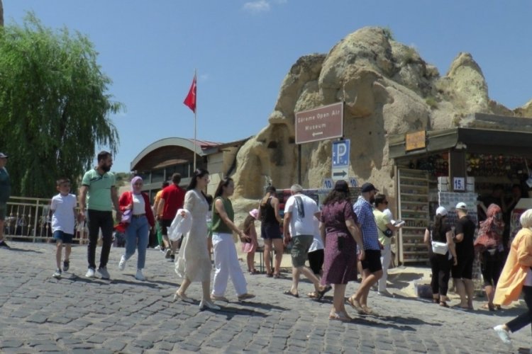 Kapadokya'ya olan ilgi yıl sonunda da s&uuml;r&uuml;yor