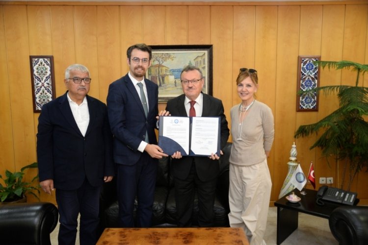 Uludağ &Uuml;niversitesi tıp &ouml;ğrencilerine yeni burs desteği