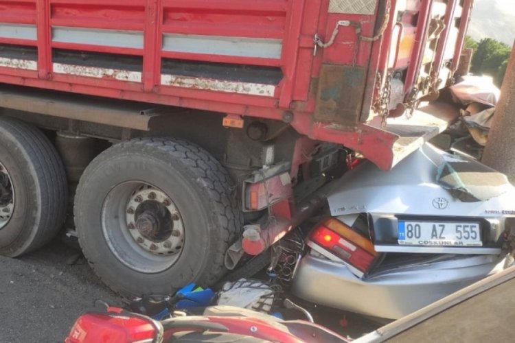 Freni boşalan tır, otomobil ve motosikletleri ezdi