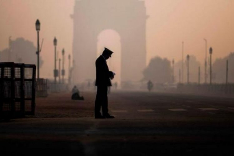 Yeni Delhi duman altında
