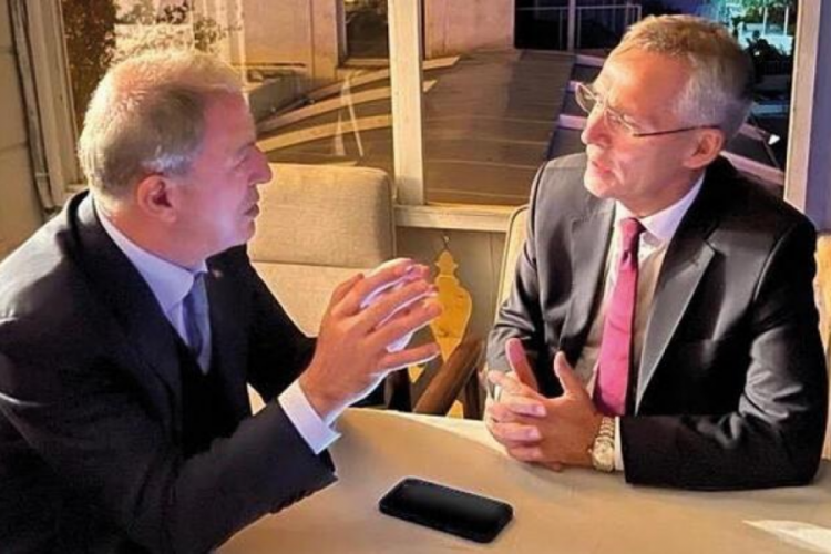 Bakan Akar, NATO Genel Sekreteri Stoltenberg ile g&ouml;r&uuml;şt&uuml;