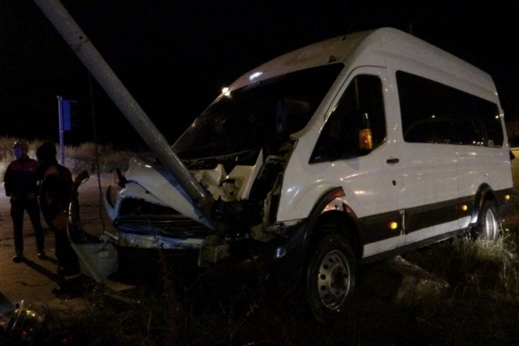 Kayseri'de iş&ccedil;i servisi kaza yaptı! 2'si ağır 9 kişi yaralandı