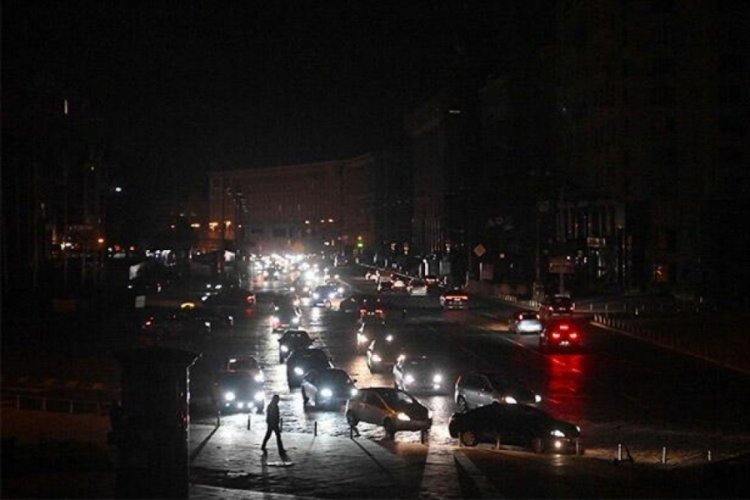 U﻿krayna'da 4,5 milyon kişi elektriksiz kaldı