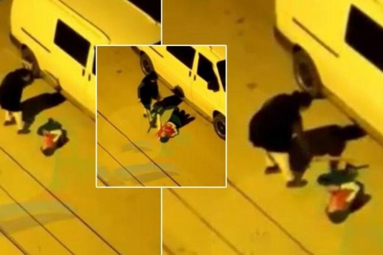 K&uuml;&ccedil;&uuml;k &ccedil;ocuğu sopayla sokak ortasında d&ouml;vd&uuml;!