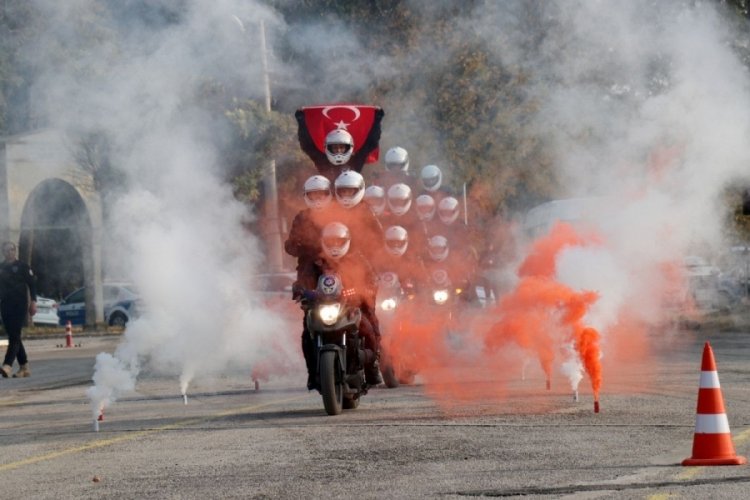 Edirne'de g&ouml;reve başlayan Yunus Timi'nin renkli g&ouml;sterisi