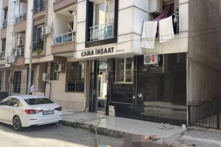 İzmir depreminde balkondan atlayan gen&ccedil; hayatını kaybetti