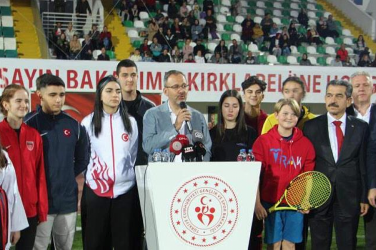 Bakan Kasapoğlu: T&uuml;rkiye y&uuml;zyılının, T&uuml;rk sporcularının y&uuml;zyılı olacağını g&ouml;r&uuml;yorum