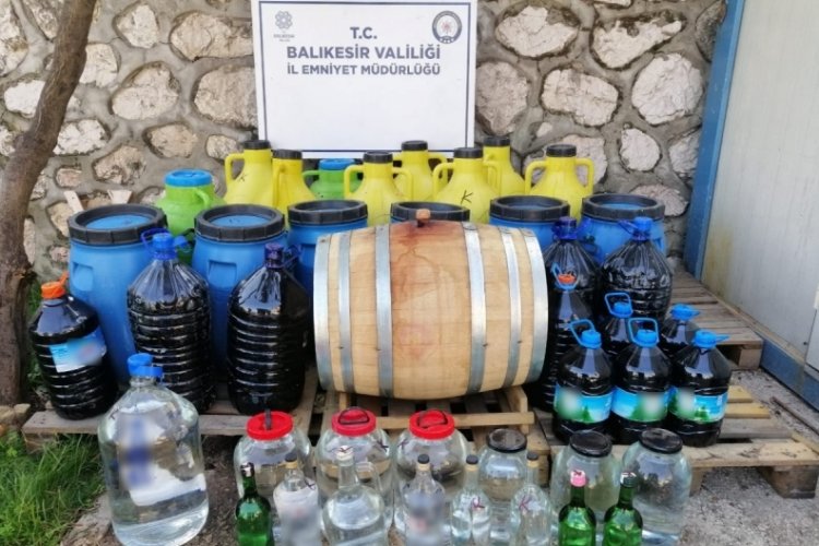 Balıkesir'de 900 litre sahte alkol ele ge&ccedil;irildi