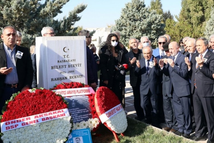 B&uuml;lent Ecevit vefatının 16. yılında kabri başında anıldı
