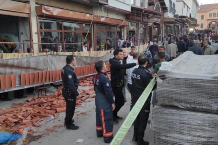 Elazığ'da &ccedil;arşıda &ccedil;atı &ccedil;&ouml;kt&uuml;