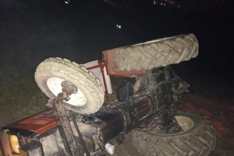 Samsun'da devrilen trakt&ouml;r&uuml;n altında kalan yaşlı adam, can verdi