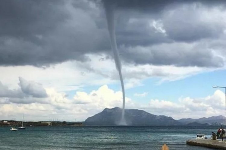 Dat&ccedil;a a&ccedil;ıklarında hortum paniği! 10 dakika s&uuml;rd&uuml;