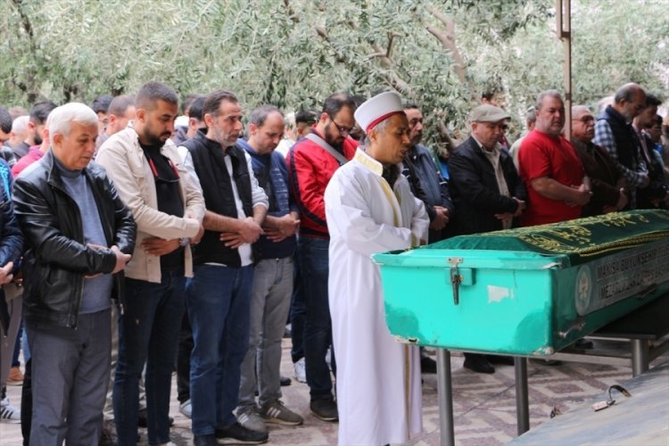 İzmir'de otomobil ile &ccedil;arpışan motosikletteki 2 kardeş hayatını kaybetti