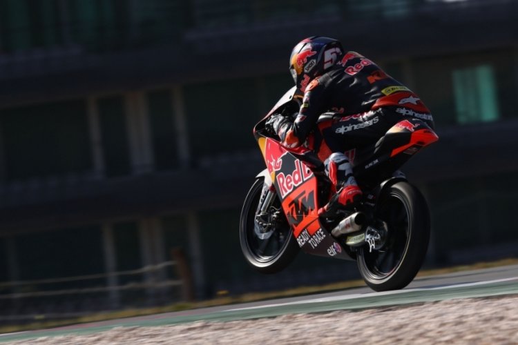 Deniz &Ouml;nc&uuml;, 2022 Moto3 sezonunu podyumda noktaladı
