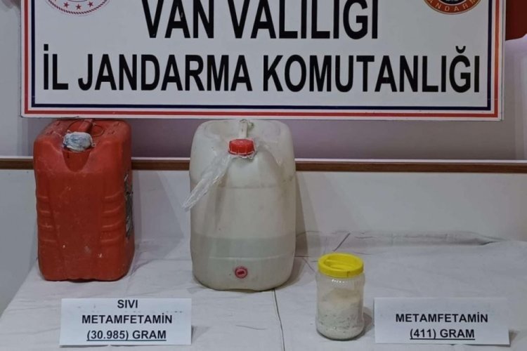 Van'da kilolarca sıvı metamfetamin ele ge&ccedil;irildi