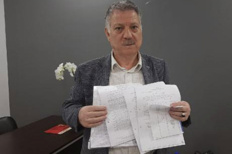 Emekli icra m&uuml;d&uuml;r&uuml;, telefonda dolandırıldı