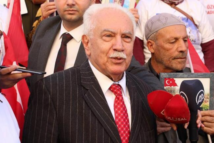 Vatan Partisi Genel Başkanı Perin&ccedil;ek: T&uuml;rkiye devrime gidiyor
