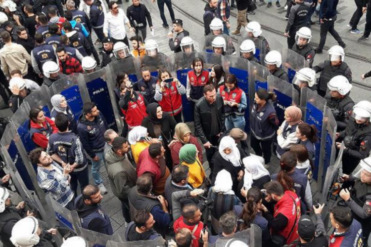 İstanbul'da HDP y&uuml;r&uuml;y&uuml;ş&uuml;nde 121 g&ouml;zaltı