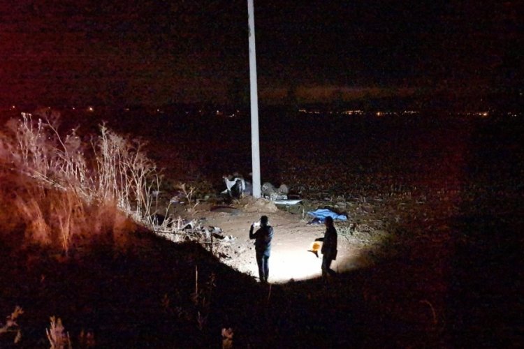 İzmir'de kontrolden &ccedil;ıkan otomobil şarampole yuvarlandı: 1 &ouml;l&uuml;, 1 yaralı