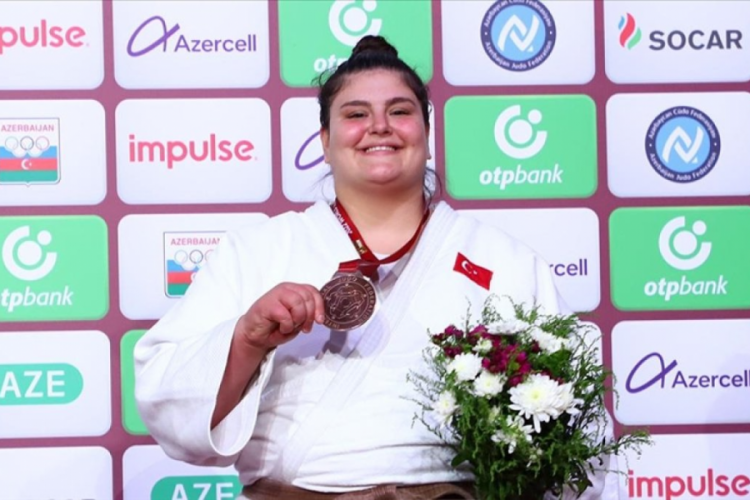 Grand Slam'de bronz madalyanın sahibi Milli judocu Hilal &Ouml;zt&uuml;rk