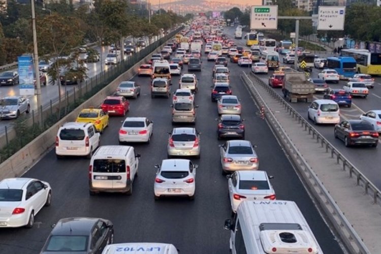 İstanbul trafiğinde pazartesi yoğunluğu