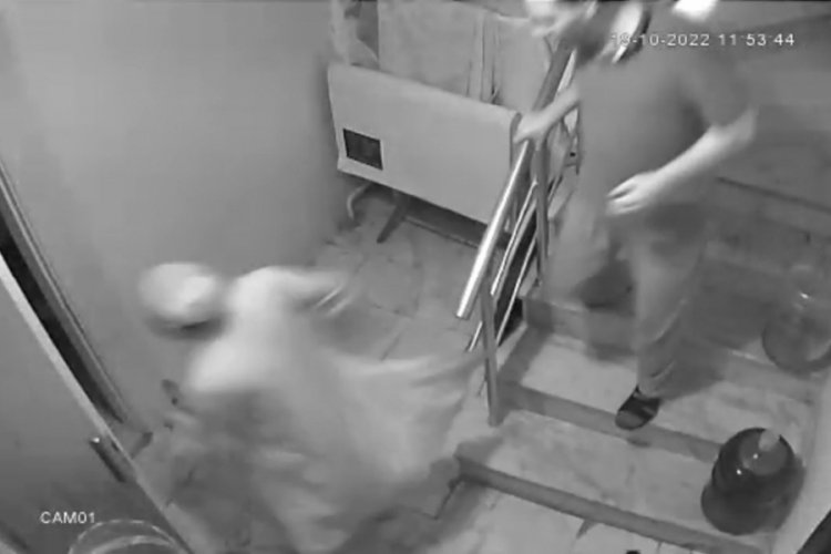 İstanbul'da yaşlı kadın 2. kattaki mutfak penceresinden aşağıya d&uuml;şerek &ouml;ld&uuml;