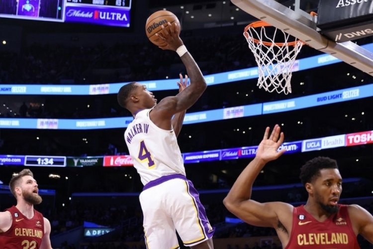 Cedi'li Cleveland, Lakers'ı a şans tanımadı