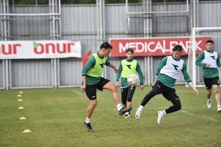 Bursaspor g&uuml;n&uuml; izinli ge&ccedil;iriyor