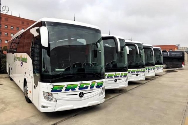 Yolcu otob&uuml;s&uuml;nde namaz molası tartışması