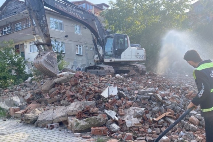 Kocaeli G&ouml;lc&uuml;k'te 164 metruk bina yıkıldı