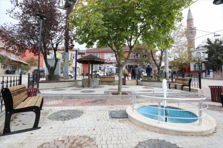 Bursa İneg&ouml;l'de Şehitler Mahallesi meydanı yenilendi