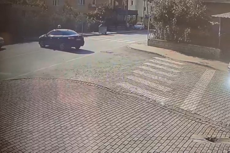 Otomobille motosiklet &ccedil;arpıştı: 1 kişi yaralandı