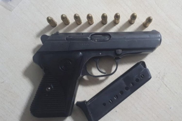 İzmir'de eşitli su&ccedil;lardan arananlara ve zehir tacirlerine baskın: 24 g&ouml;zaltı
