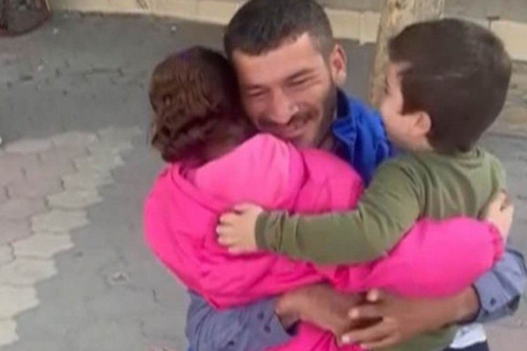 Baba ile &ccedil;ocuklarının aylar sonra duygulandıran buluşma
