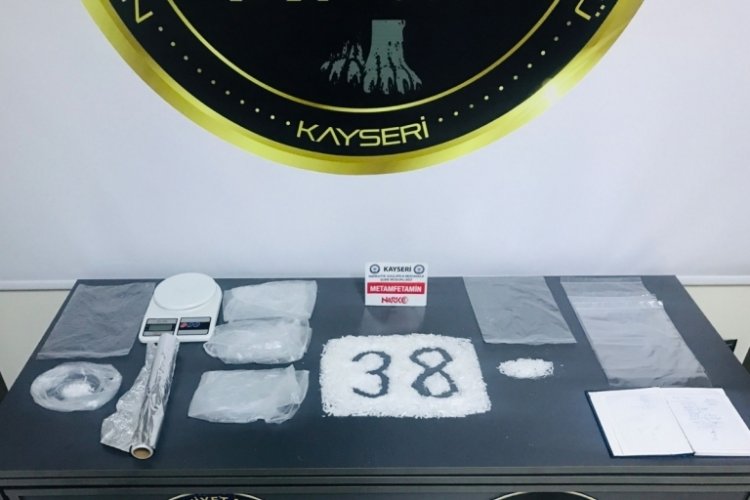 Kayseri'de uyuşturucu tacirleri kıskıvrak yakalandı